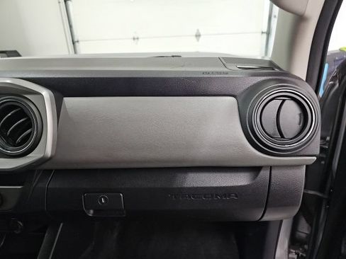 Used 2019 Toyota Tacoma SR5 AWD/4WD image 35