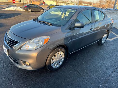 Used 2012 Nissan Versa SV image 6