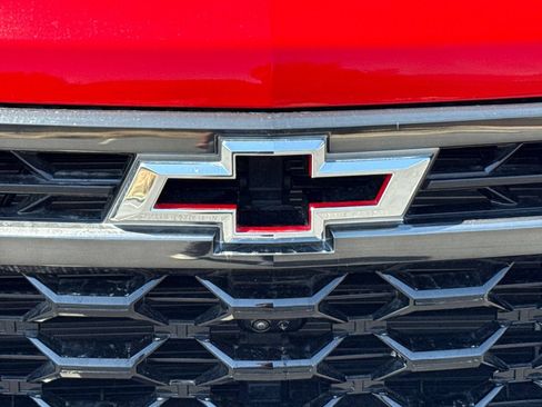 Used 2025 Chevrolet Silverado 1500 ZR2 AWD/4WD image 8