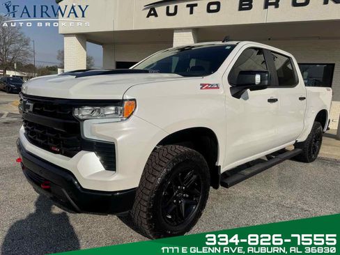 Used 2024 Chevrolet Silverado 1500 LT Trail Boss w/ Convenience Package II image 2