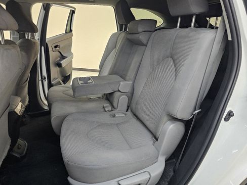 Used 2023 Toyota Highlander LE image 24