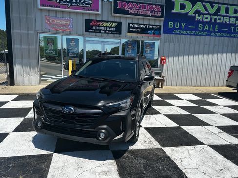 Used 2023 Subaru Outback Premium AWD/4WD image 3