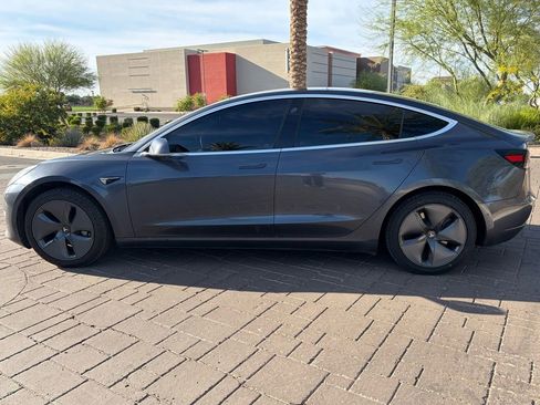 Used 2019 Tesla Model 3 Standard Range image 5