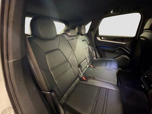 Certified 2025 Porsche Cayenne E-Hybrid AWD/4WD image 27