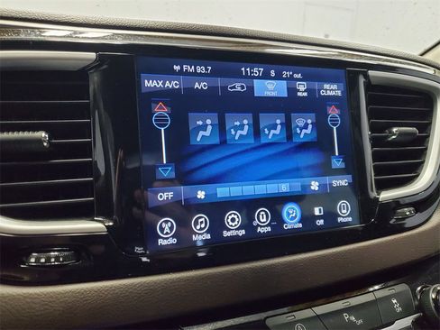 Used 2017 Chrysler Pacifica Touring image 17