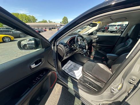 Used 2020 Jeep Compass Trailhawk w/ Leather Interior Group AWD/4WD image 10