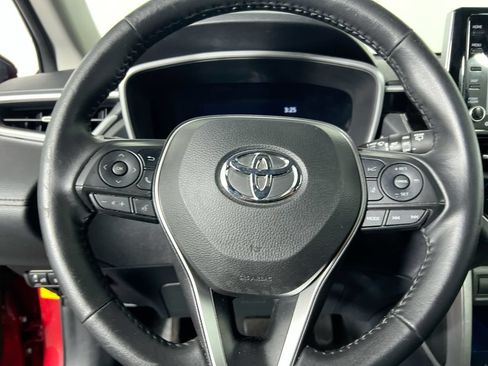 Used 2022 Toyota Corolla Cross XLE FWD image 15