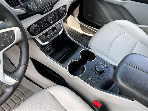 Used 2022 GMC Terrain SLT w/ Infotainment Package II image 13