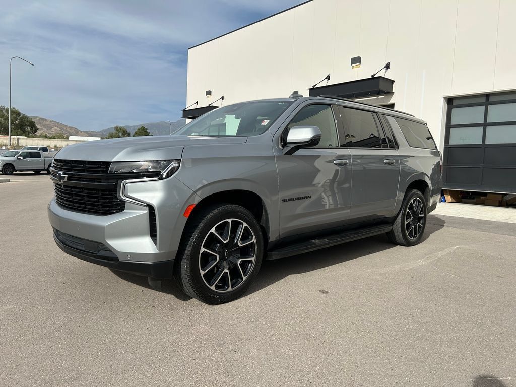 Used 2024 Chevrolet Suburban RST w/ Luxury Package AWD/4WD image 2
