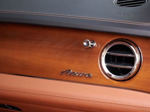 Used 2023 Bentley Bentayga Extended Wheelbase image 24