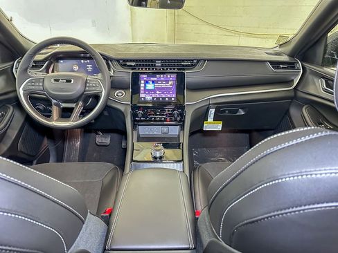 New 2025 Jeep Grand Cherokee Laredo image 24