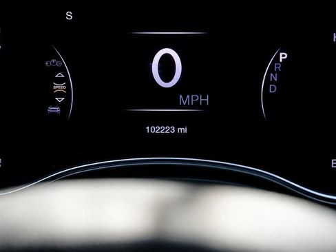 Used 2017 Jeep Grand Cherokee Limited image 3