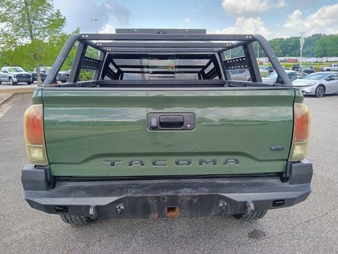 Used 2021 Toyota Tacoma TRD Off-Road w/ Technology Package AWD/4WD image 4