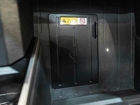 Used 2023 Toyota Tundra Limited w/ Power Package image 27