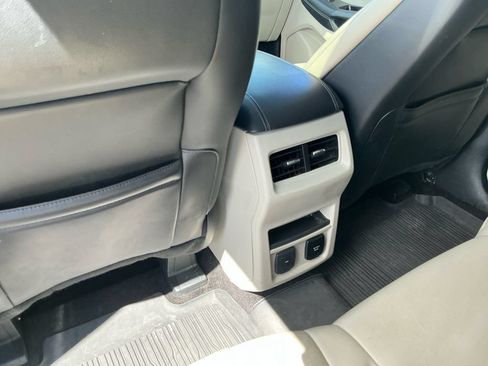 Used 2018 Ford Edge Titanium w/ Technology Package AWD/4WD image 23