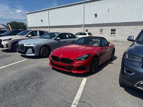 Used 2024 BMW Z4 sDrive30i w/ Premium Package RWD image 1