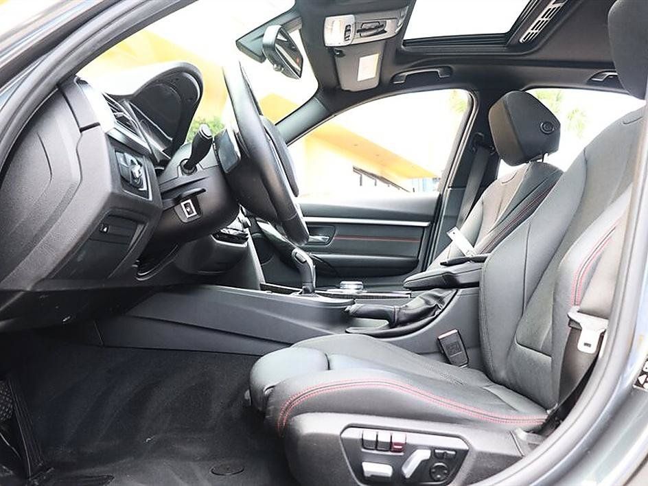 Used 2018 BMW 330i xDrive Sedan AWD/4WD image 18