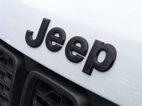 Used 2020 Jeep Grand Cherokee Altitude image 12