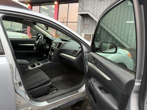 Used 2013 Subaru Outback 2.5i image 12