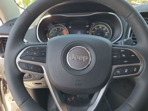 Used 2022 Jeep Cherokee Limited AWD/4WD image 23