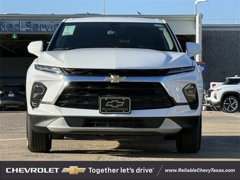 Certified 2025 Chevrolet Blazer LT image 3