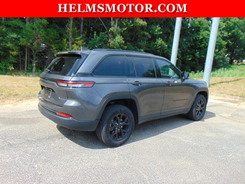 Certified 2024 Jeep Grand Cherokee Altitude RWD image 15