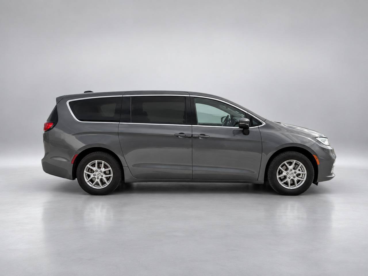 Used 2025 Chrysler Pacifica Select FWD image 6