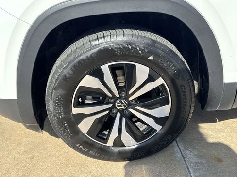 Used 2024 Volkswagen Atlas SE AWD/4WD image 32