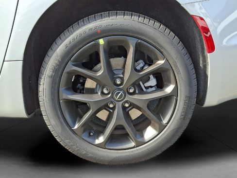 New 2026 Chrysler Pacifica Limited image 18