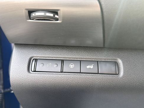 Used 2025 Nissan Pathfinder SL AWD/4WD image 7
