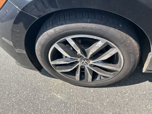 Used 2025 Volkswagen Jetta SE image 12