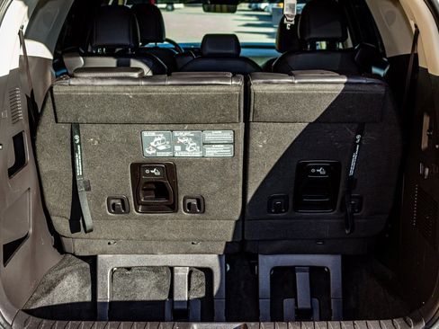 Used 2025 Kia Carnival image 5