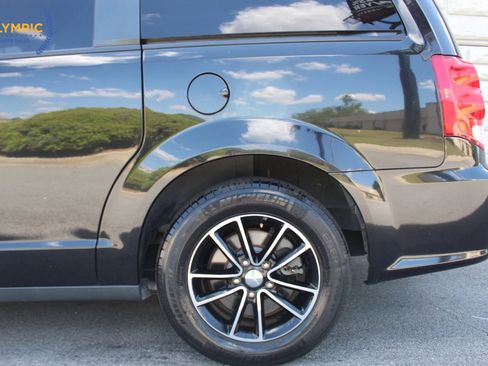 Used 2018 Dodge Grand Caravan GT image 12