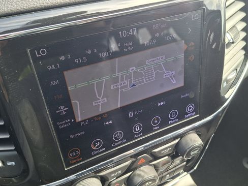 Used 2020 Jeep Grand Cherokee Altitude RWD image 14