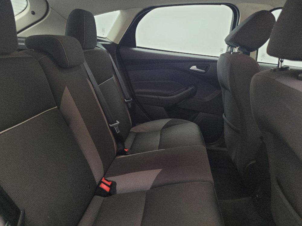 Used 2014 Ford Focus SE w/ SE Winter Package FWD image 19