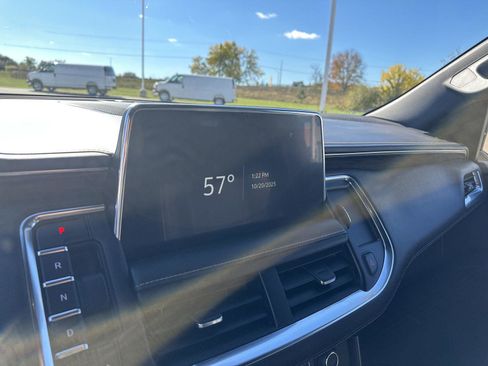 Used 2023 Chevrolet Suburban Premier image 31