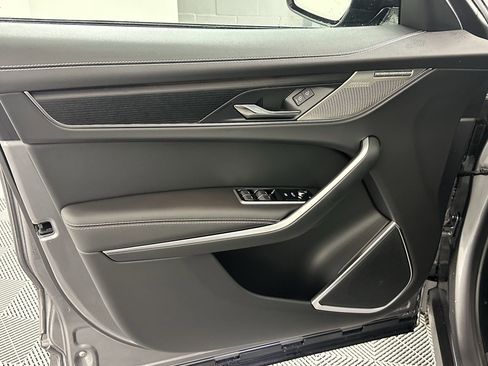 New 2026 Jaguar F-PACE R-Dynamic S image 10