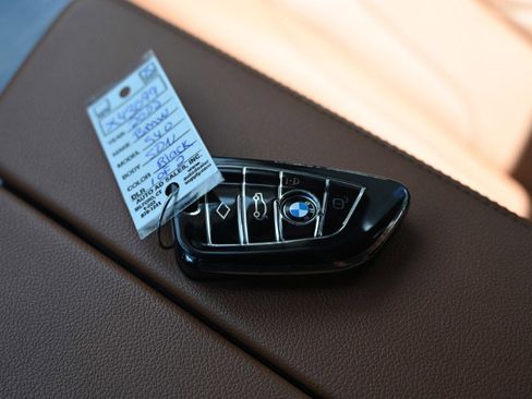 Used 2022 BMW 540i xDrive w/ M Sport Package image 32