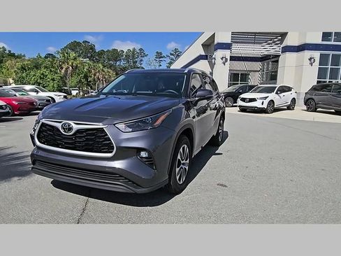 Used 2023 Toyota Highlander XLE image 35