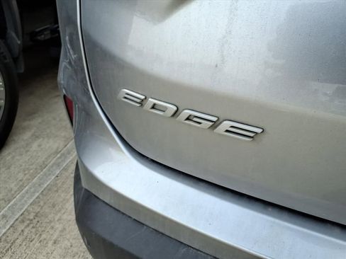 Used 2020 Ford Edge SE image 9
