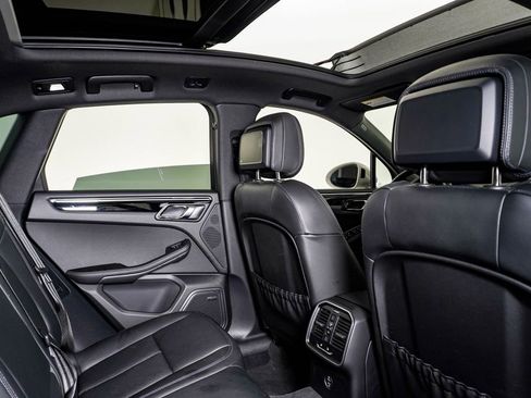 Certified 2026 Porsche Macan AWD/4WD image 16