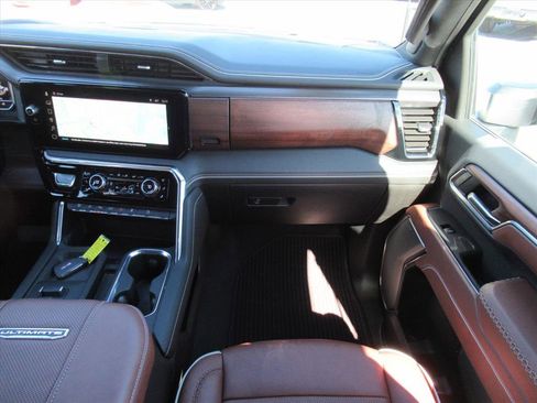 Used 2025 GMC Sierra 2500 Denali Ultimate image 16