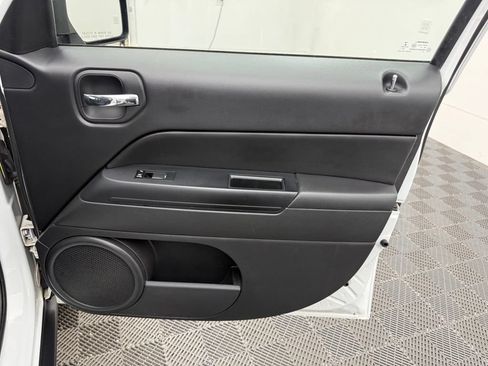Used 2017 Jeep Patriot Latitude w/ Sun/Sound Group AWD/4WD image 31