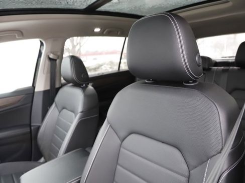 Used 2024 Volkswagen Atlas SEL image 15