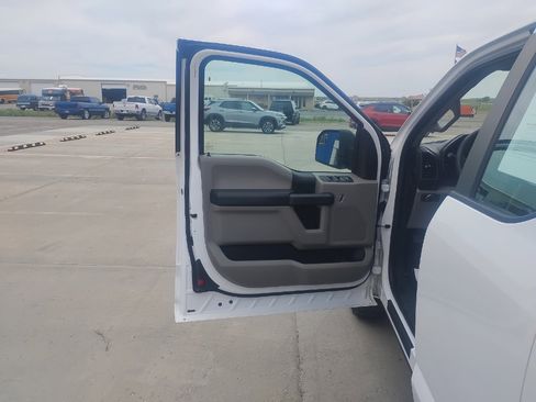 Used 2017 Ford F150 XL w/ Equipment Group 101A Mid AWD/4WD image 11