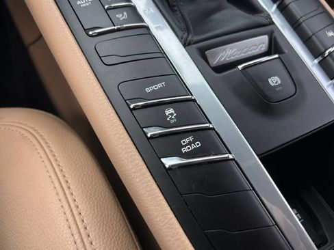 Used 2021 Porsche Macan AWD/4WD image 27