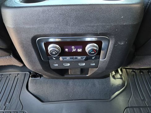 Used 2024 GMC Yukon AT4 w/ Technology Package AWD/4WD image 27