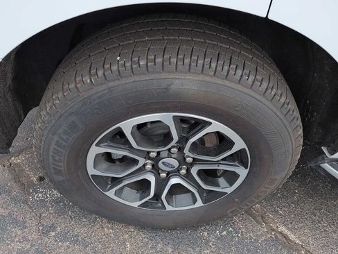 Used 2023 Ford Expedition XLT AWD/4WD image 5
