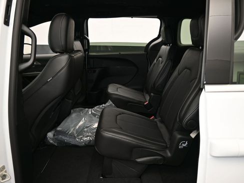 New 2026 Chrysler Voyager LX image 26
