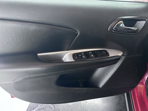 Used 2019 Dodge Journey SE FWD image 39